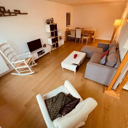 Un Moment Familial - 279 Apartment